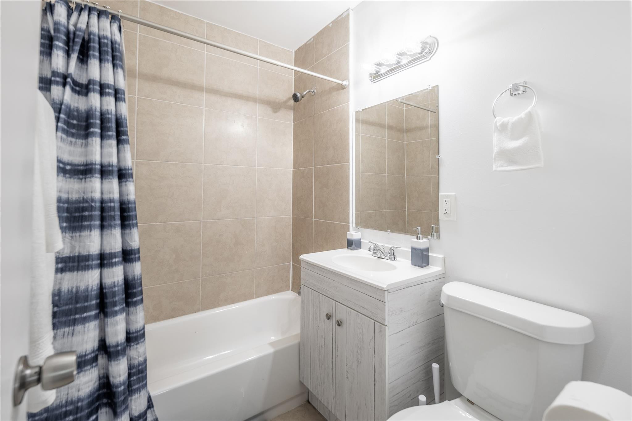 BREEZYWAY MANOR ADD - Residential Lease