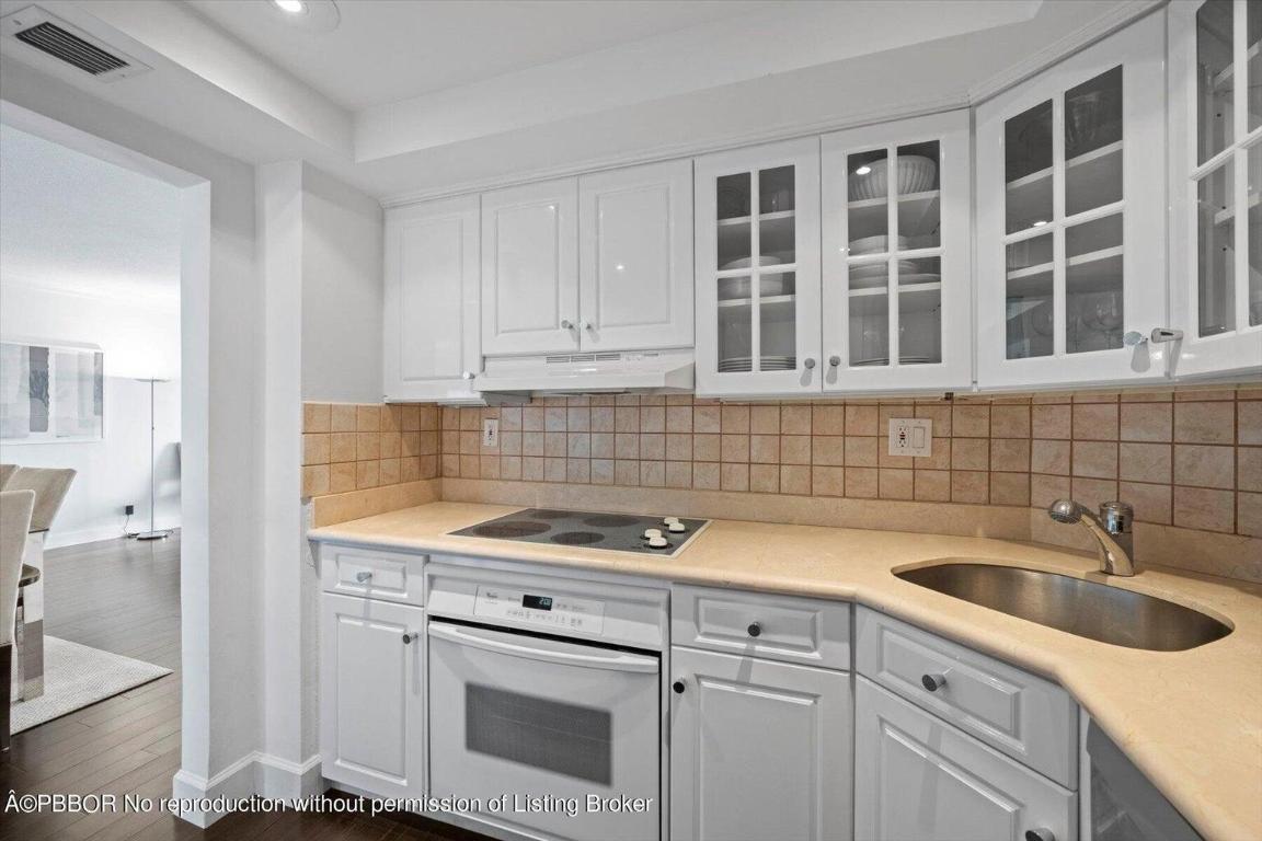 LAKE TOWERS COND DECL FILED 2-9-88 IN OR5569P946 - Residential Lease