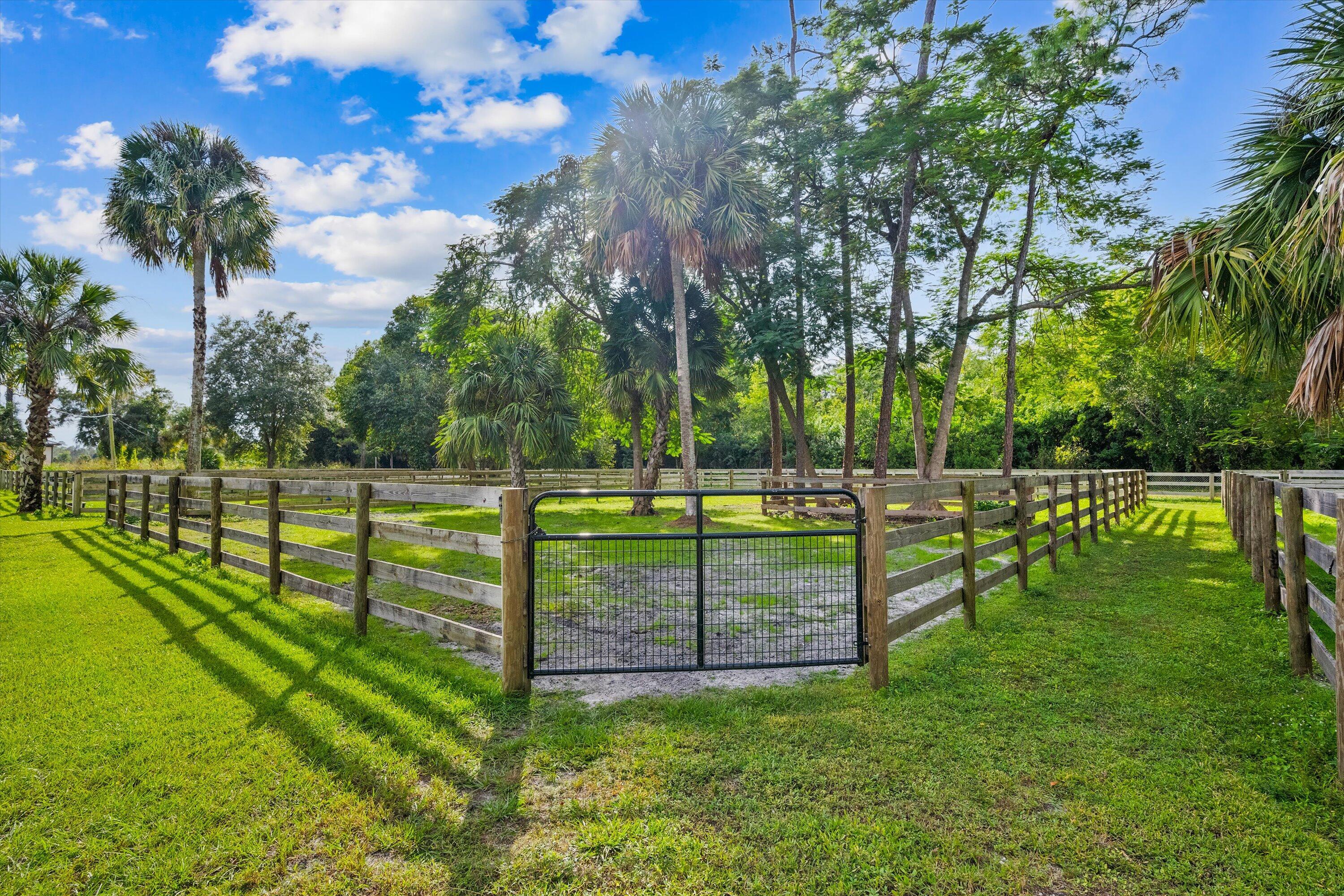 LOXAHATCHEE GROVES - Residential Lease