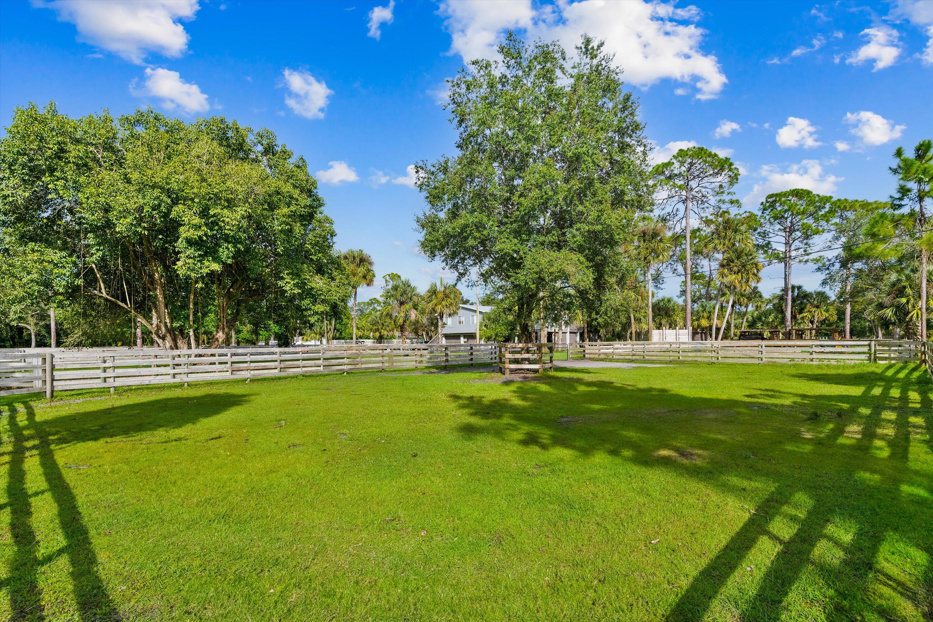 LOXAHATCHEE GROVES - Residential Lease