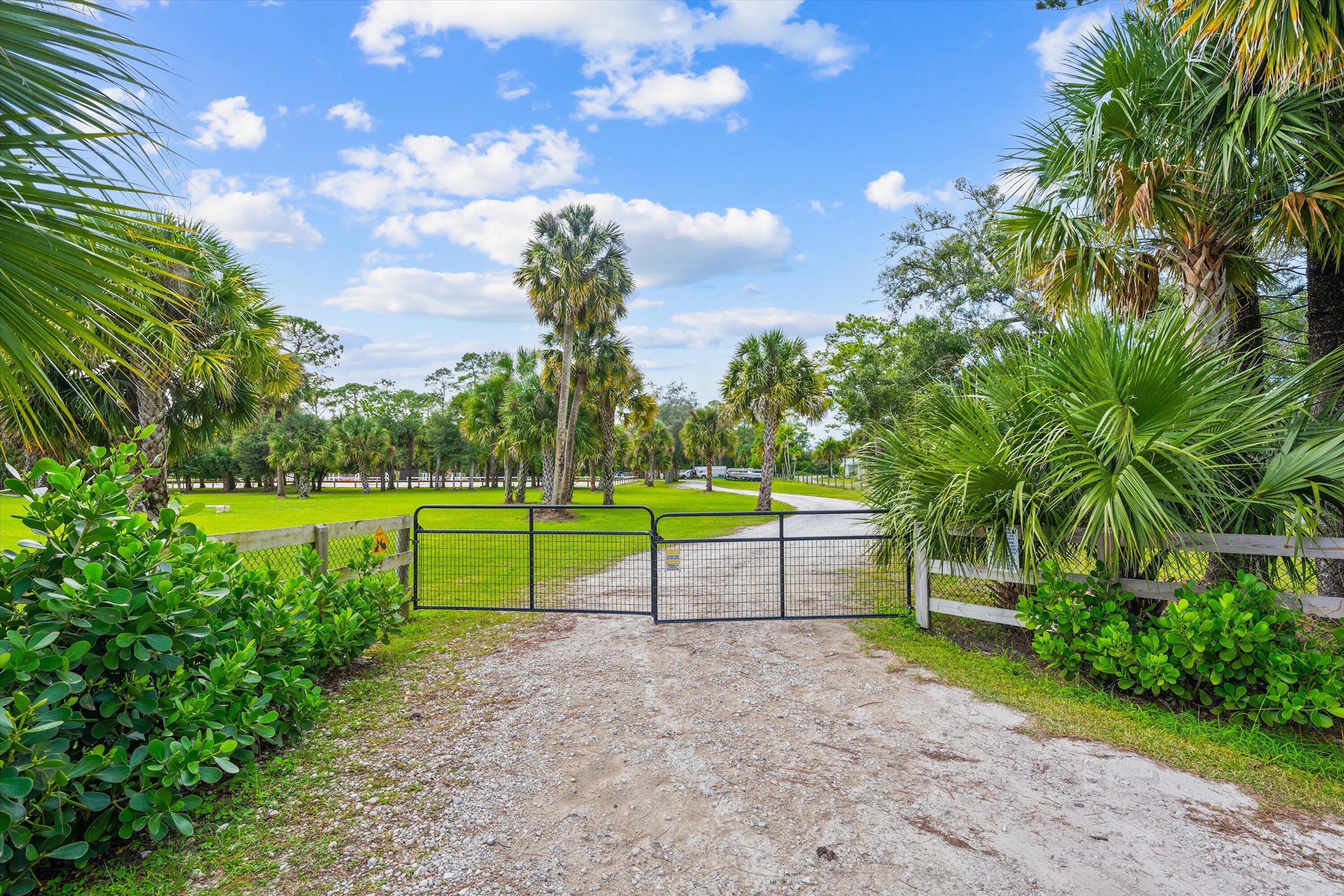 LOXAHATCHEE GROVES - Residential Lease