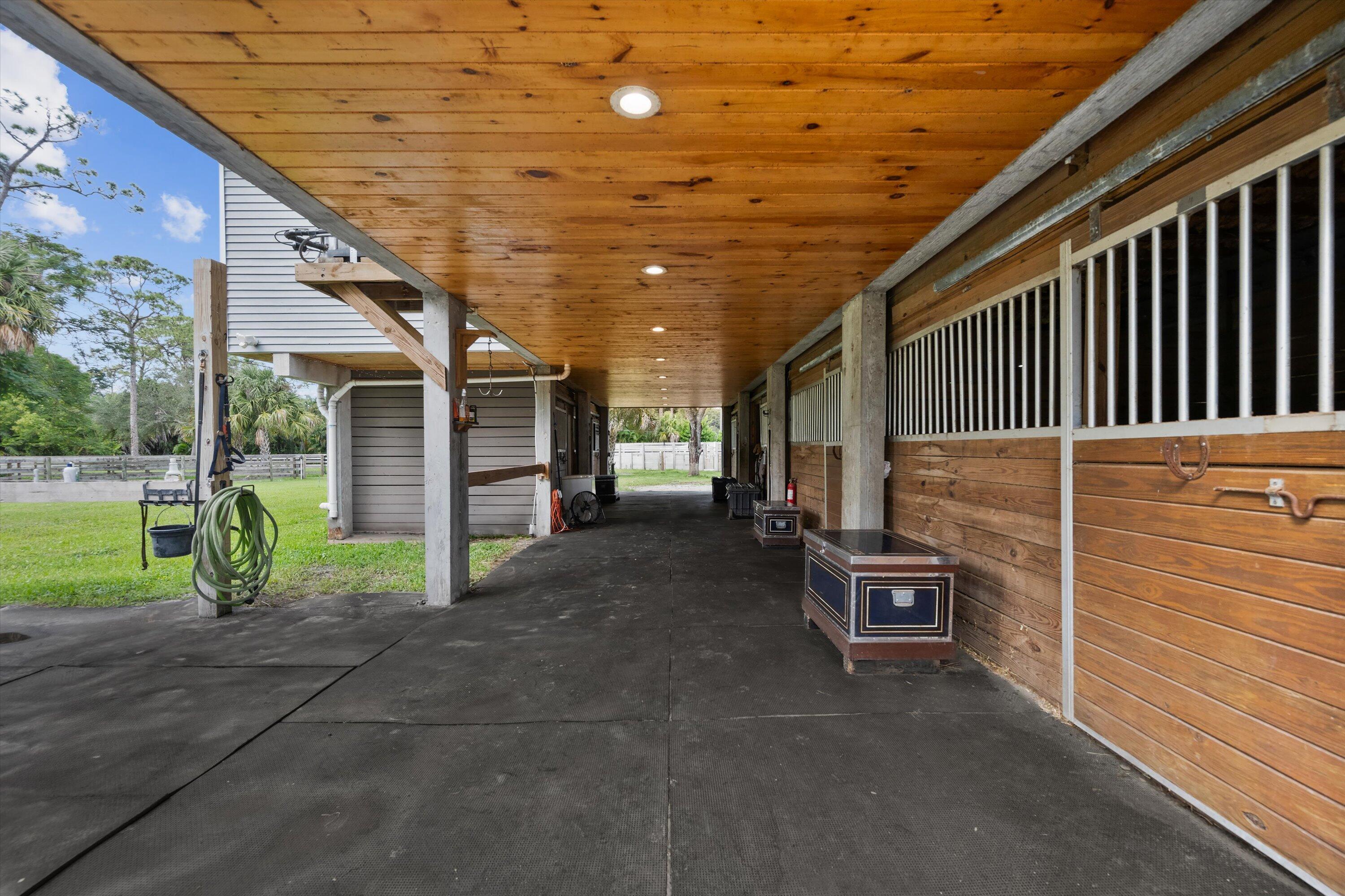 LOXAHATCHEE GROVES - Residential Lease