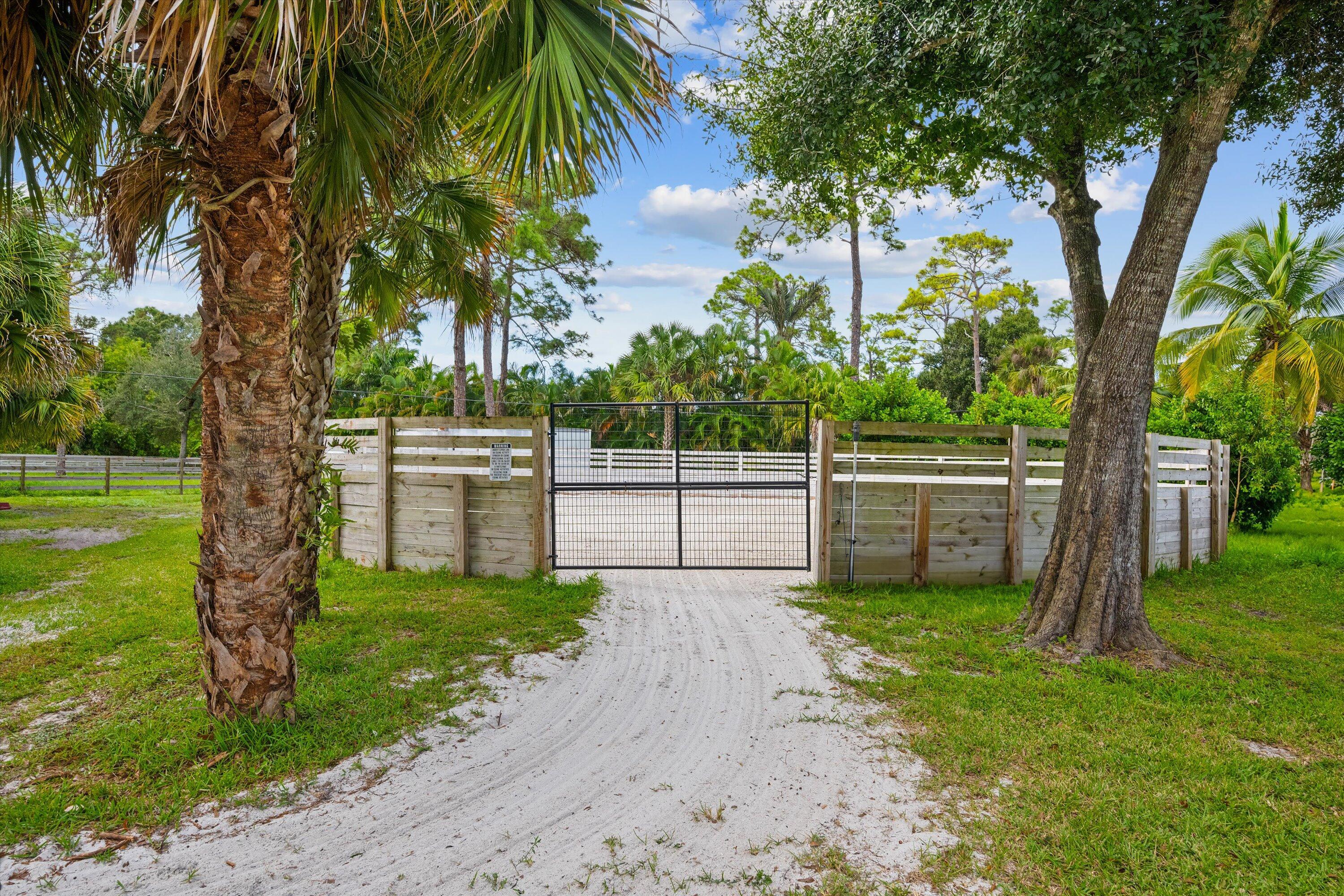 LOXAHATCHEE GROVES - Residential Lease