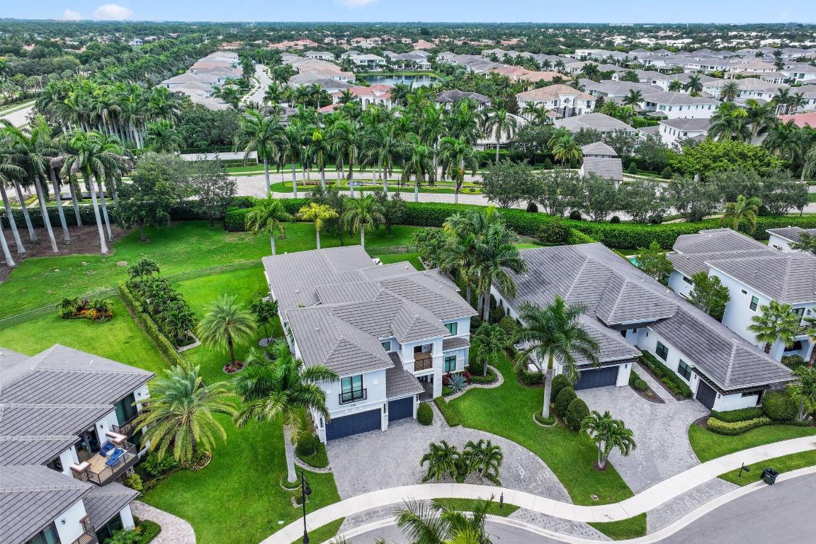 ROYAL PALM POLO - Residential