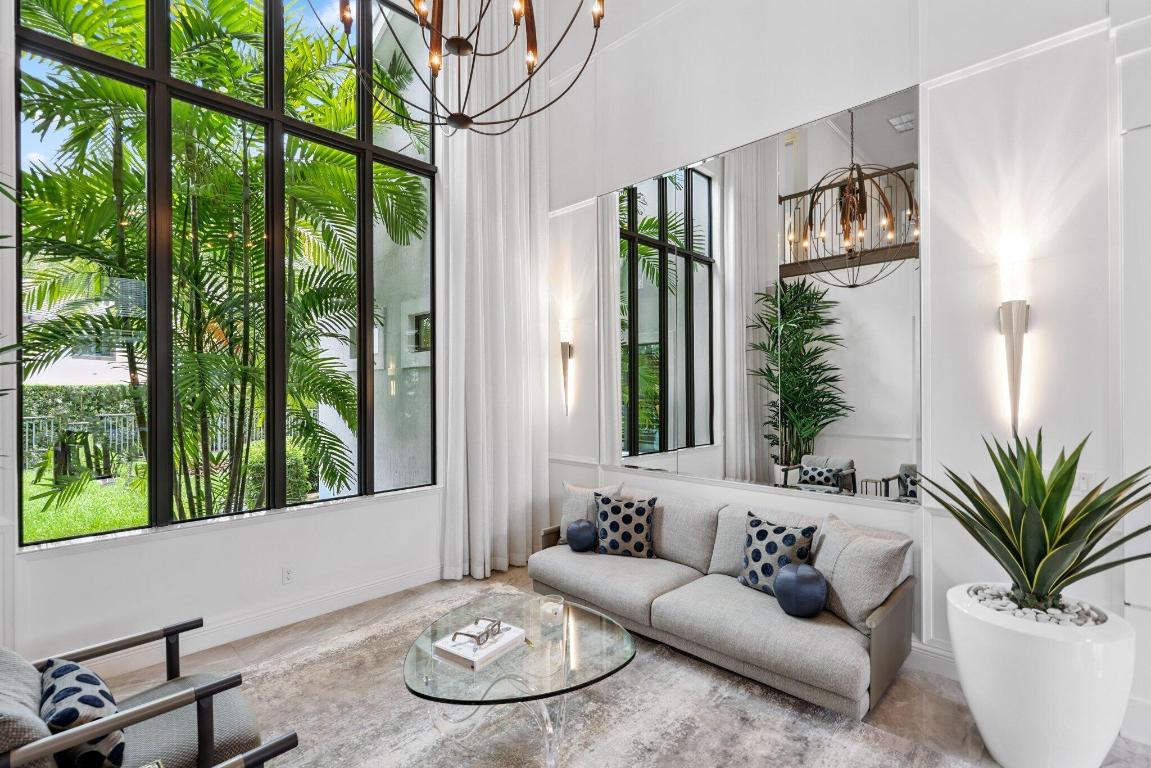 ROYAL PALM POLO - Residential