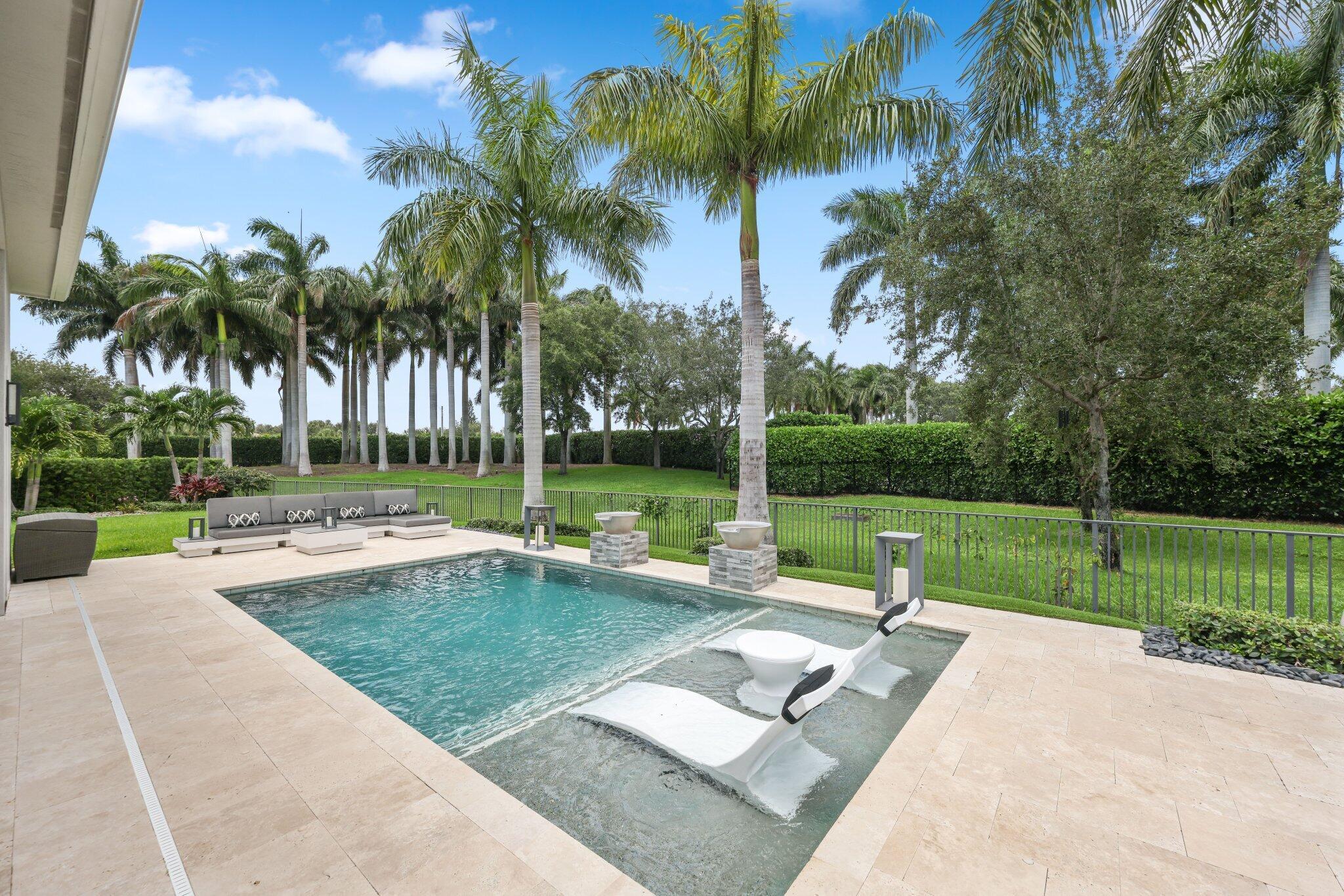 ROYAL PALM POLO - Residential