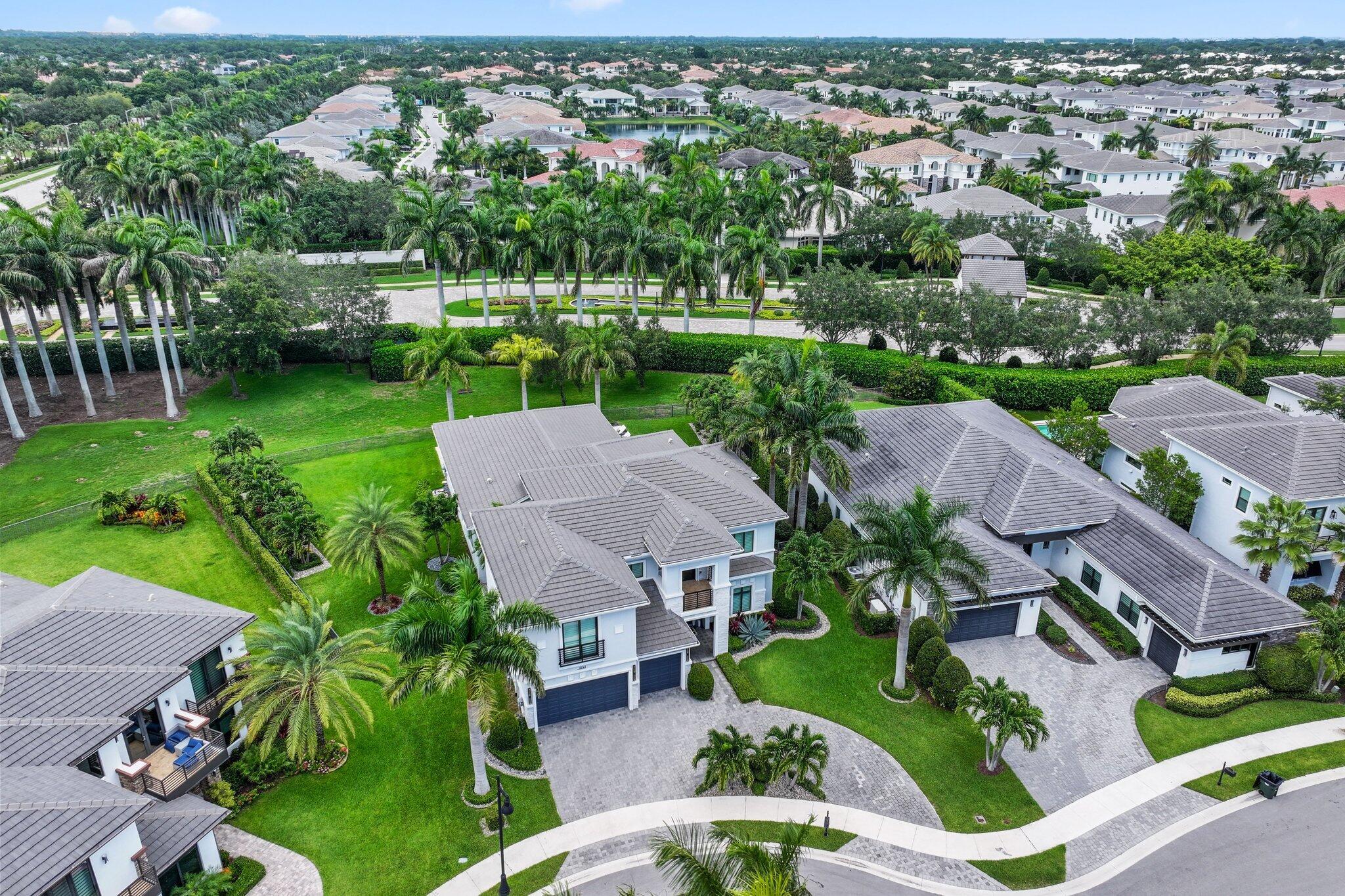 ROYAL PALM POLO - Residential