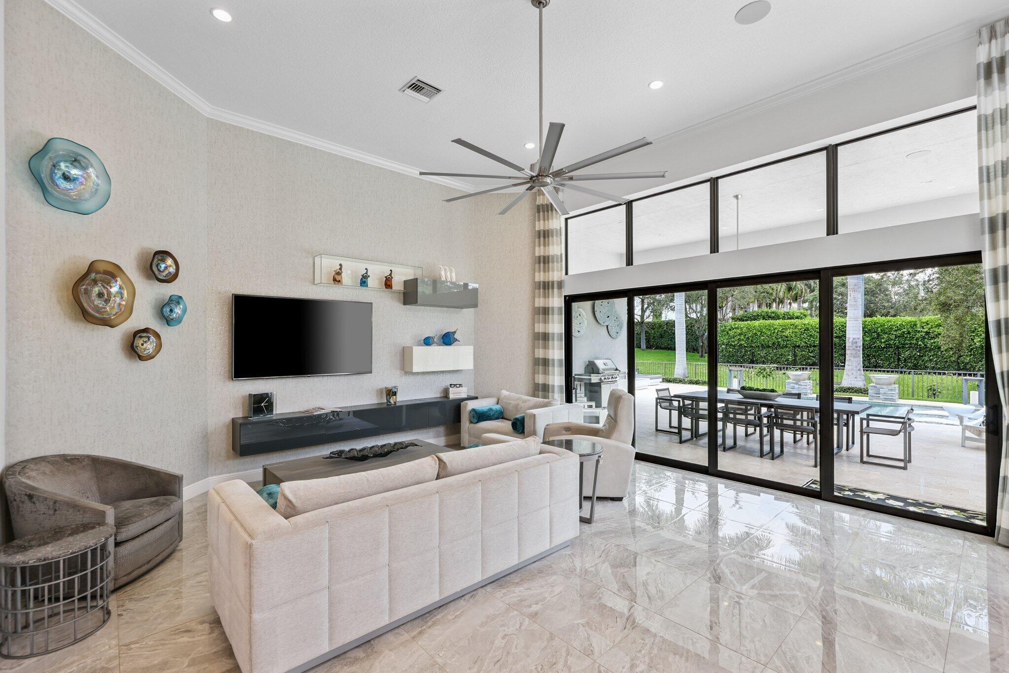 ROYAL PALM POLO - Residential