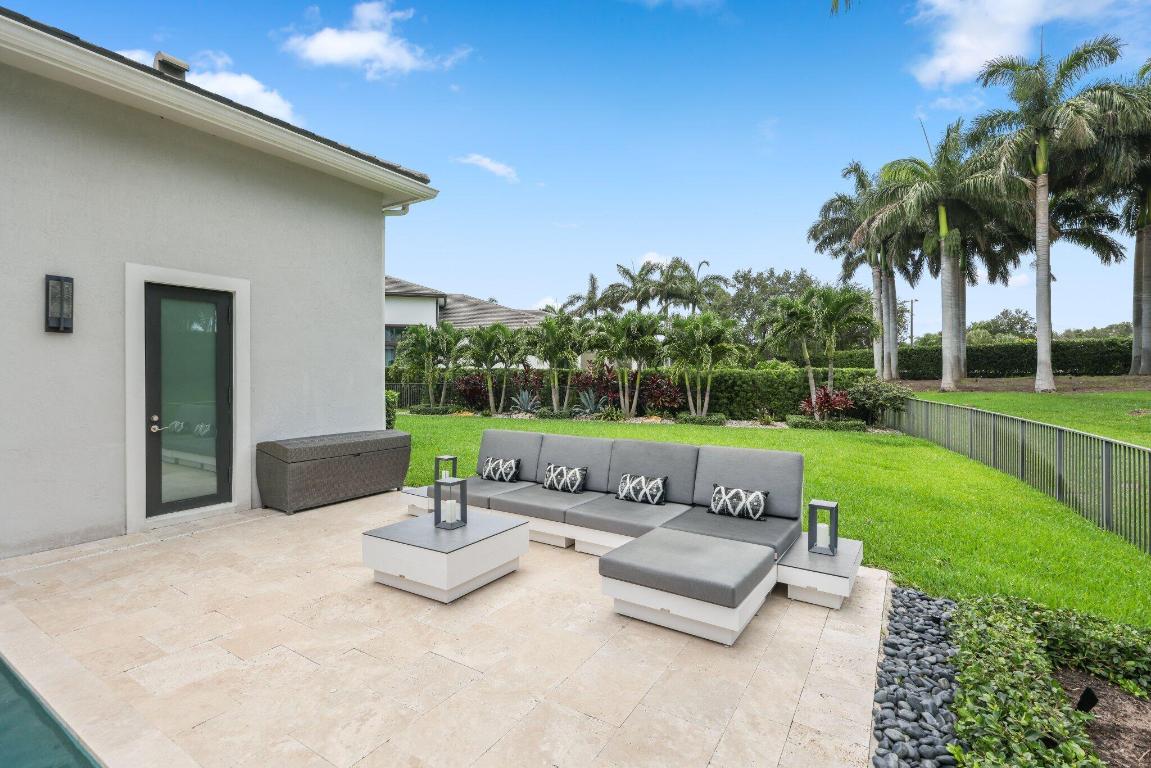 ROYAL PALM POLO - Residential