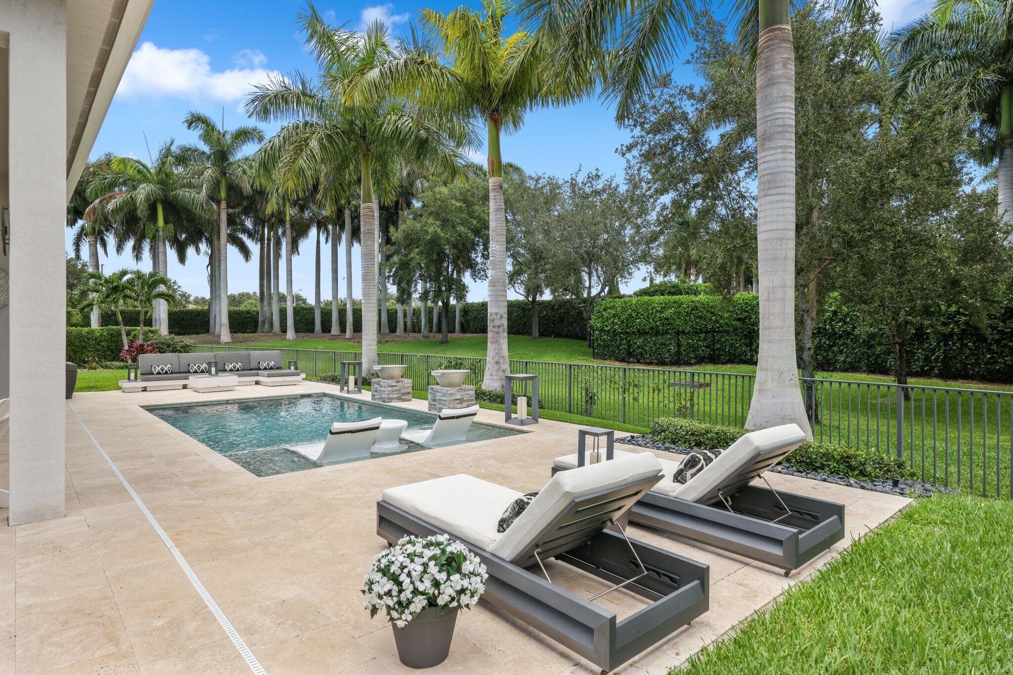 ROYAL PALM POLO - Residential