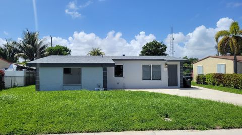 Photo of 506 SW 15th Avenue, Delray Beach, FL 33444 (MLS # B26010953)