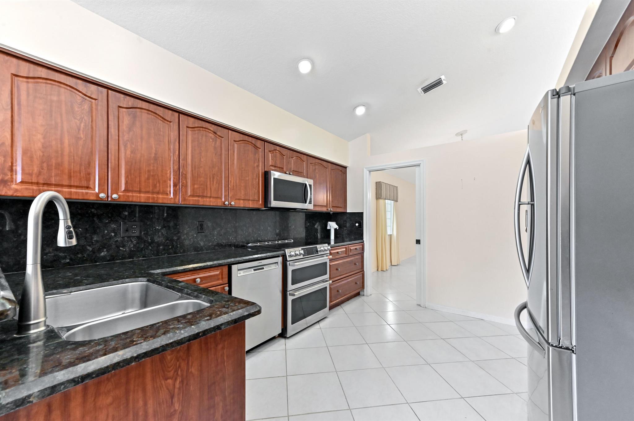 14066 Glenlyon Court, Delray Beach, FL, 33446/$650,000 4 14066 Glenlyon Court
