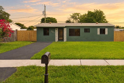 Tiny photo for 321 NE 59th Street, Oakland Park, FL 33334 (MLS # B26059322)