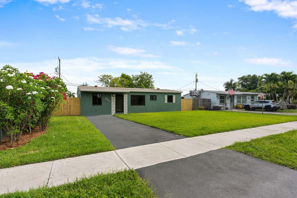 Photo of 321 NE 59th Street, Fort Lauderdale, FL 33334 (MLS # B26059322)