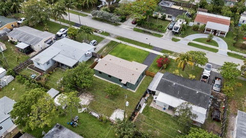 Tiny photo for 321 NE 59th Street, Oakland Park, FL 33334 (MLS # B26059322)