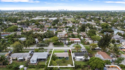 Tiny photo for 321 NE 59th Street, Oakland Park, FL 33334 (MLS # B26059322)