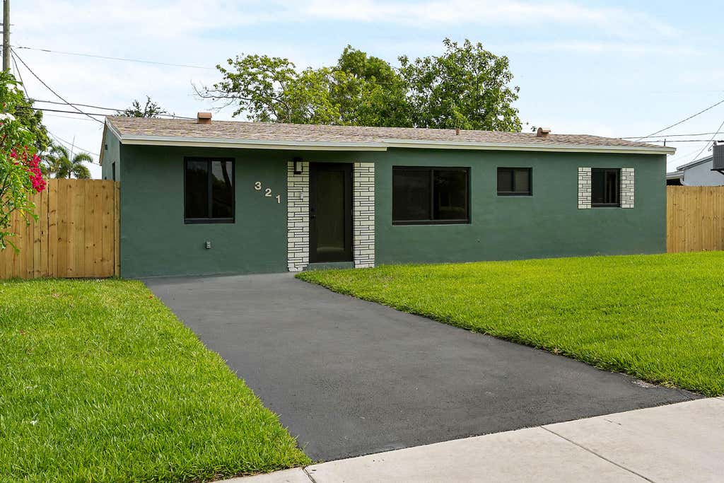 Photo of 321 NE 59th Street, Fort Lauderdale, FL 33334 (MLS # B26059322)