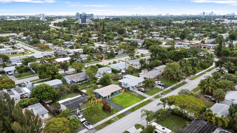 Tiny photo for 321 NE 59th Street, Oakland Park, FL 33334 (MLS # B26059322)