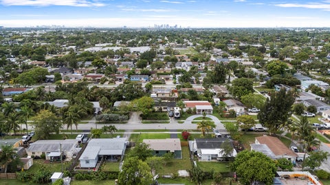 Tiny photo for 321 NE 59th Street, Oakland Park, FL 33334 (MLS # B26059322)