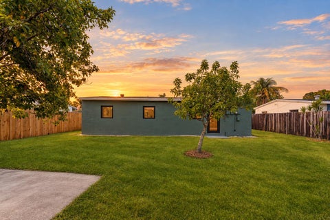 Tiny photo for 321 NE 59th Street, Oakland Park, FL 33334 (MLS # B26059322)