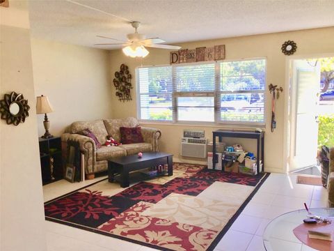 Tiny photo for 7 Oakridge B #7, Deerfield Beach, FL 33442 (MLS # F10548923)
