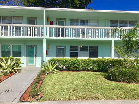Tiny photo for 7 Oakridge B #7, Deerfield Beach, FL 33442 (MLS # F10548923)