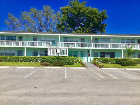 Tiny photo for 7 Oakridge B #7, Deerfield Beach, FL 33442 (MLS # F10548923)