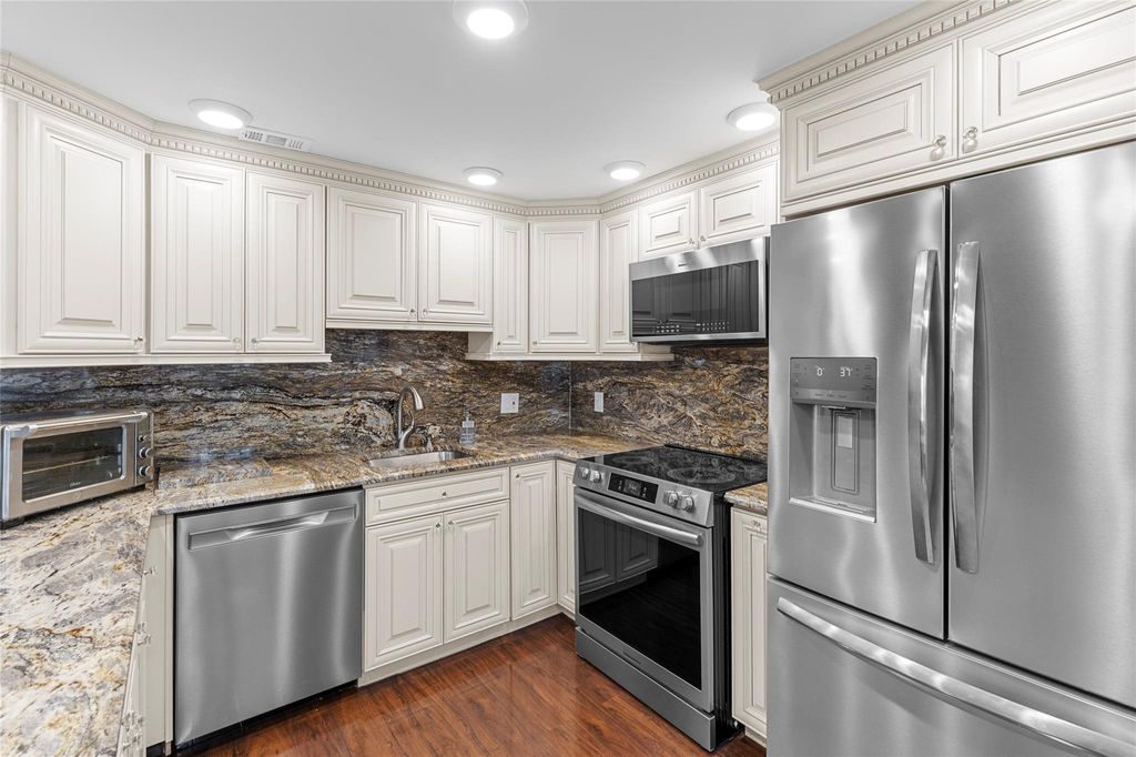 Photo of 2065 Lyndhurst N #2065, Deerfield Beach, FL 33442 (MLS # F10528972)