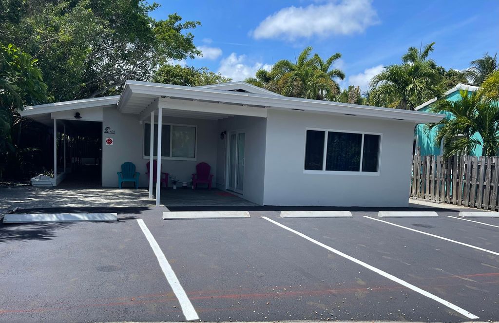 Photo of 631 NE 17th Way #2, Fort Lauderdale, FL 33304 (MLS # B26011691)