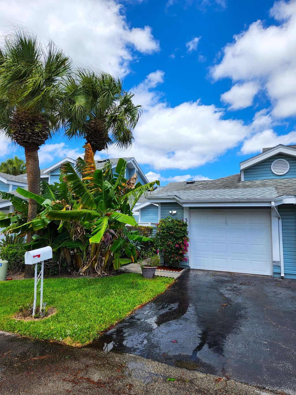 Photo of 3853 Island Club Circle Cir E, Lake Worth Beach, FL 33462 (MLS # R10786228)