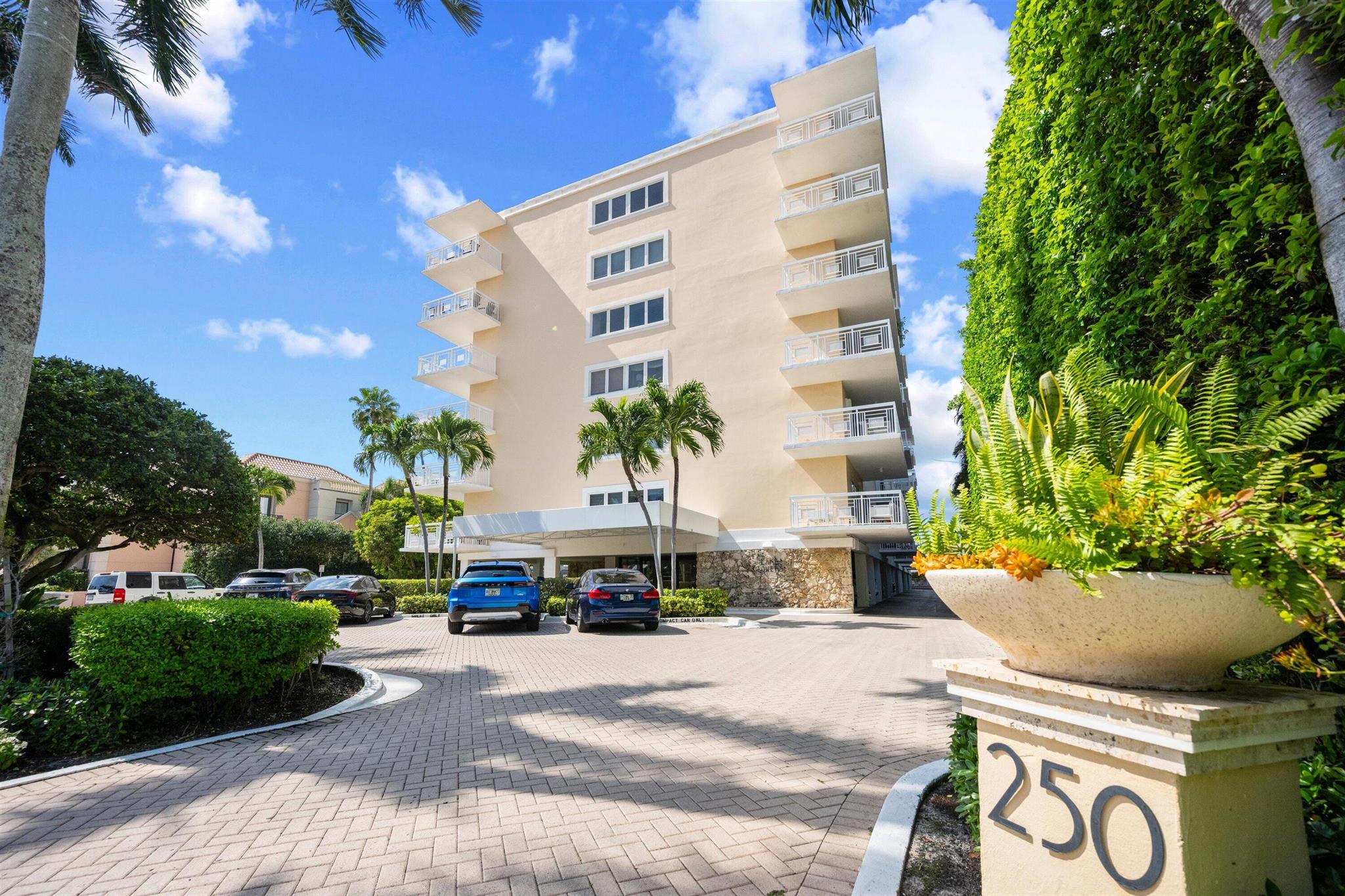 LAKE TOWERS COND UNIT 707 - Residential