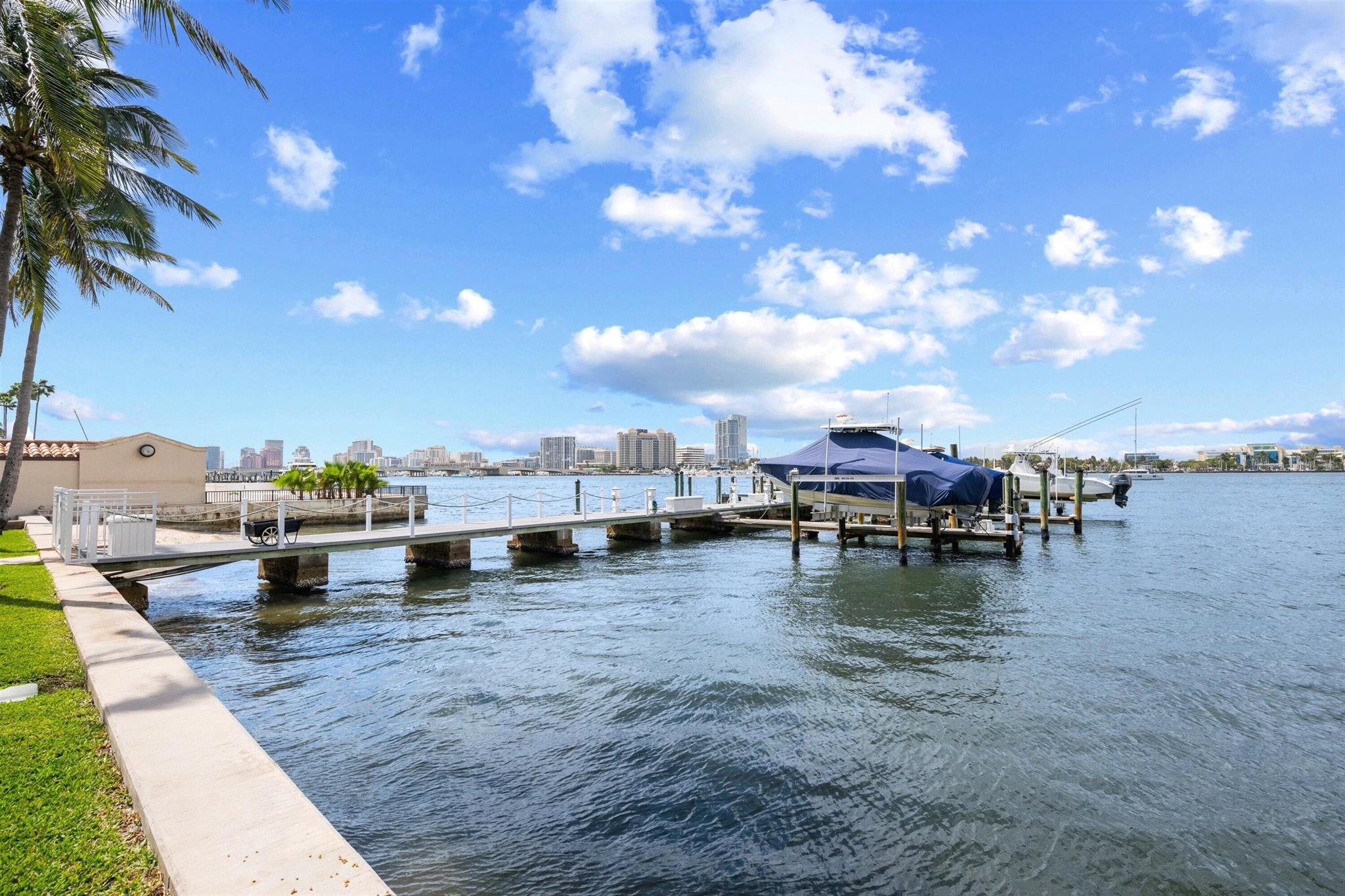 LAKE TOWERS COND UNIT 707 - Residential