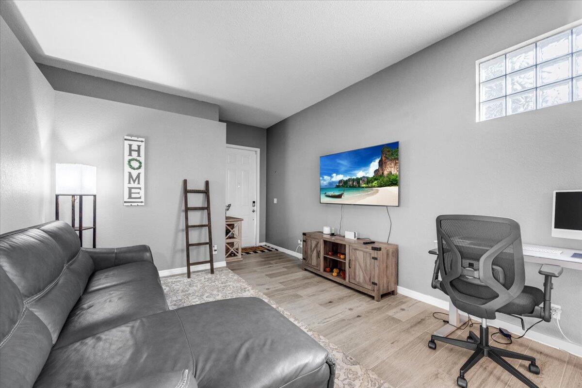 COUNTRY CLUB VIEWS - Residential