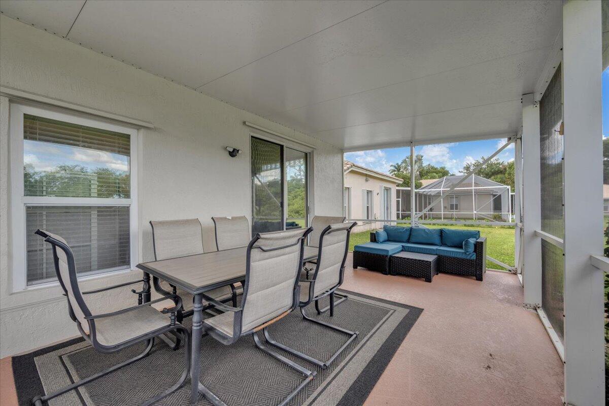 COUNTRY CLUB VIEWS - Residential