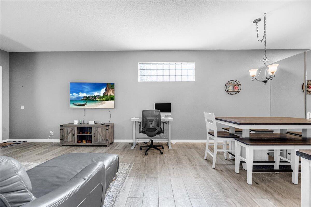 COUNTRY CLUB VIEWS - Residential