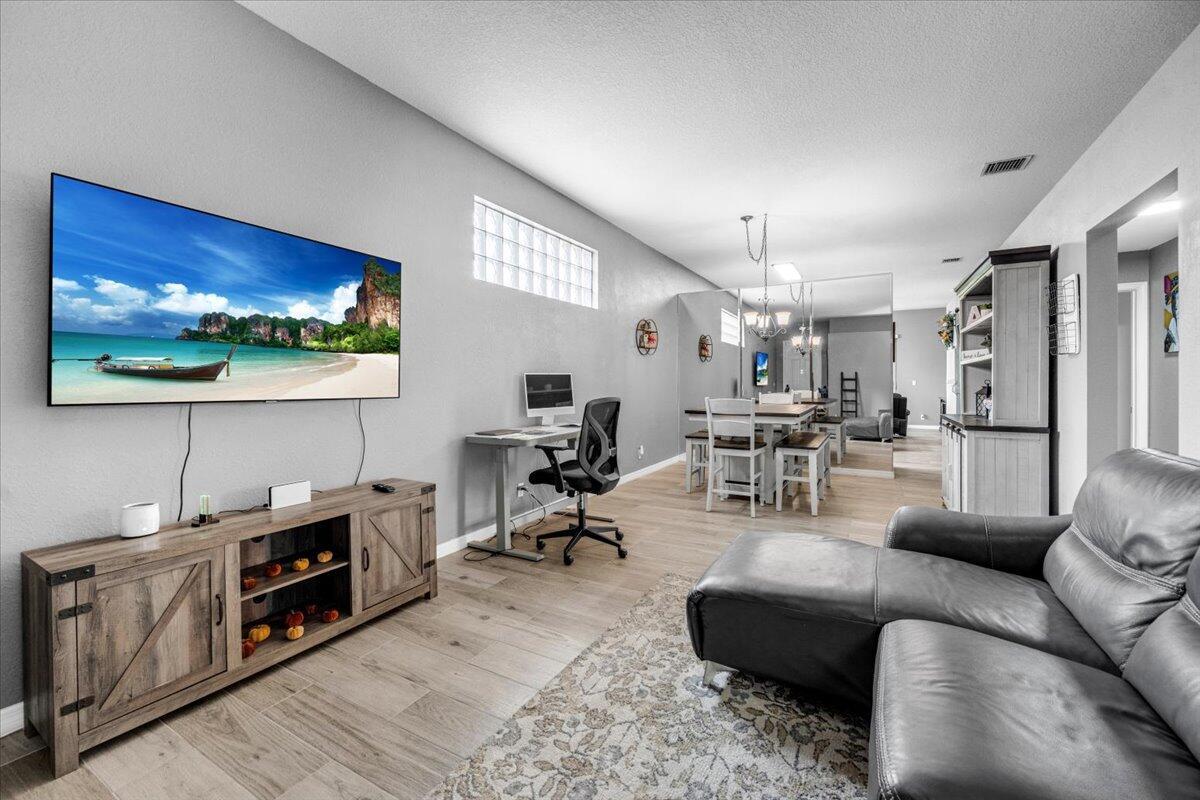 COUNTRY CLUB VIEWS - Residential