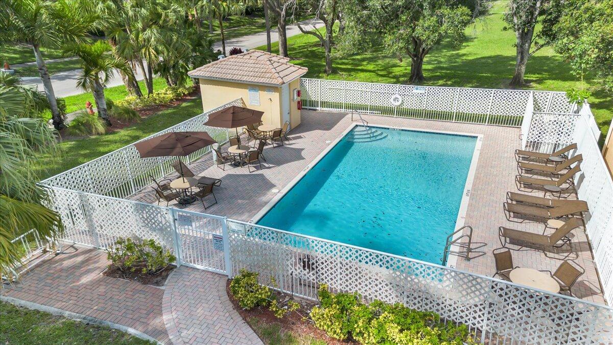 COUNTRY CLUB VIEWS - Residential