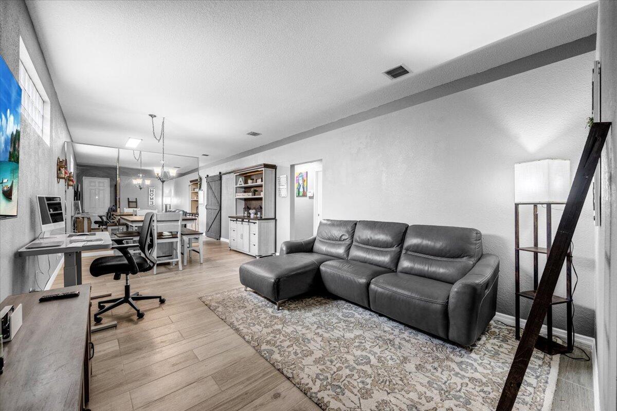 COUNTRY CLUB VIEWS - Residential