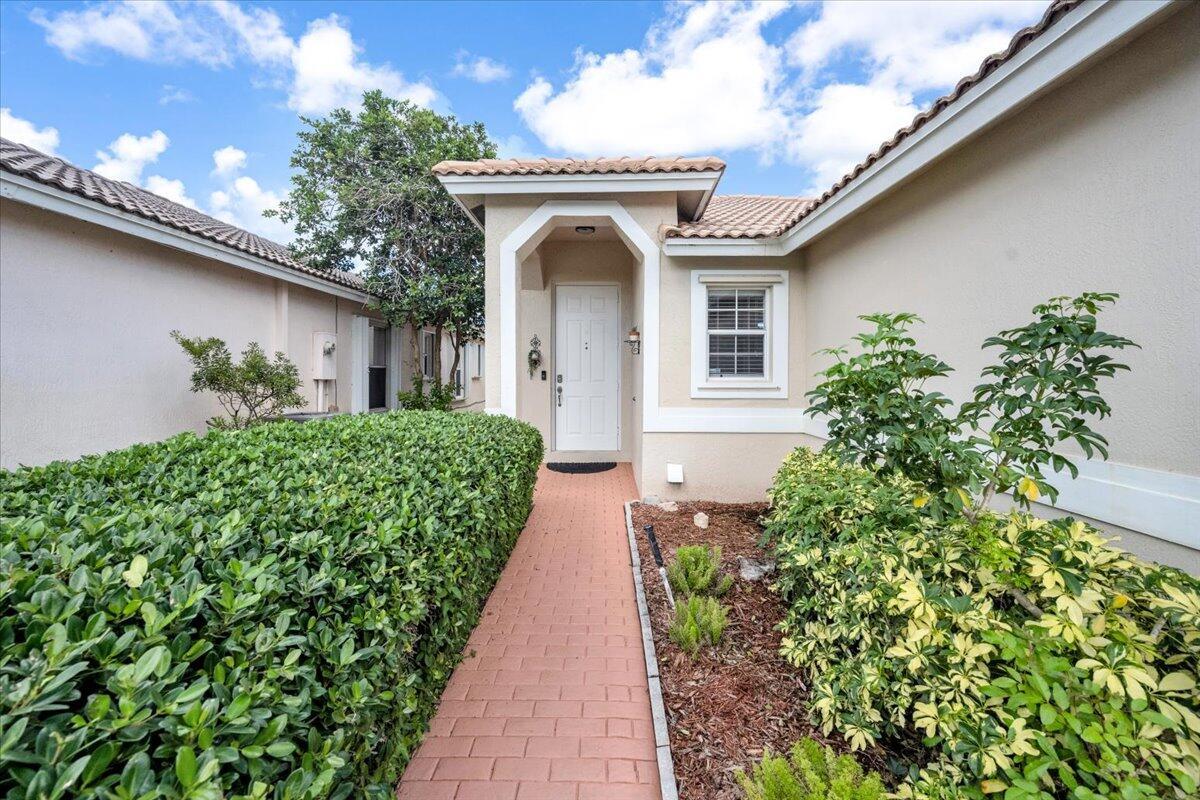 COUNTRY CLUB VIEWS - Residential