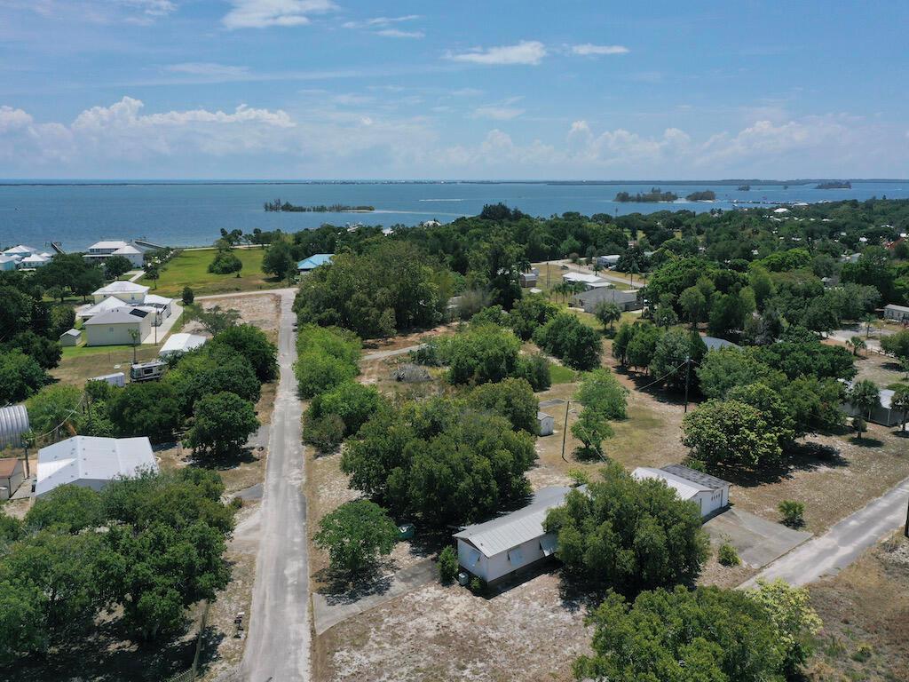 Unique opportunity to build a single family home or great location for a manufactured home, walking distance toSebastian's prime riverfront area, restaurants, bars and many riverfront events