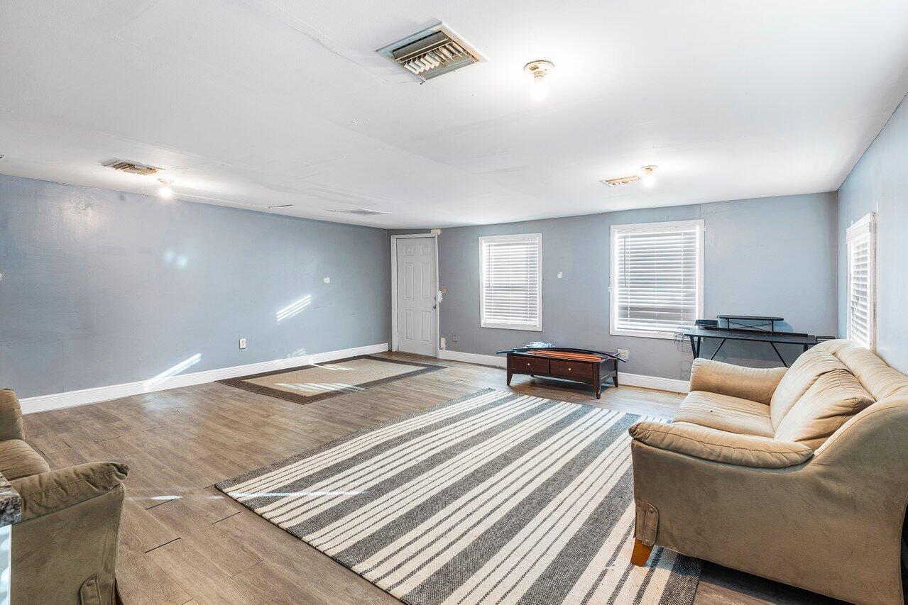 1047 Miner Road