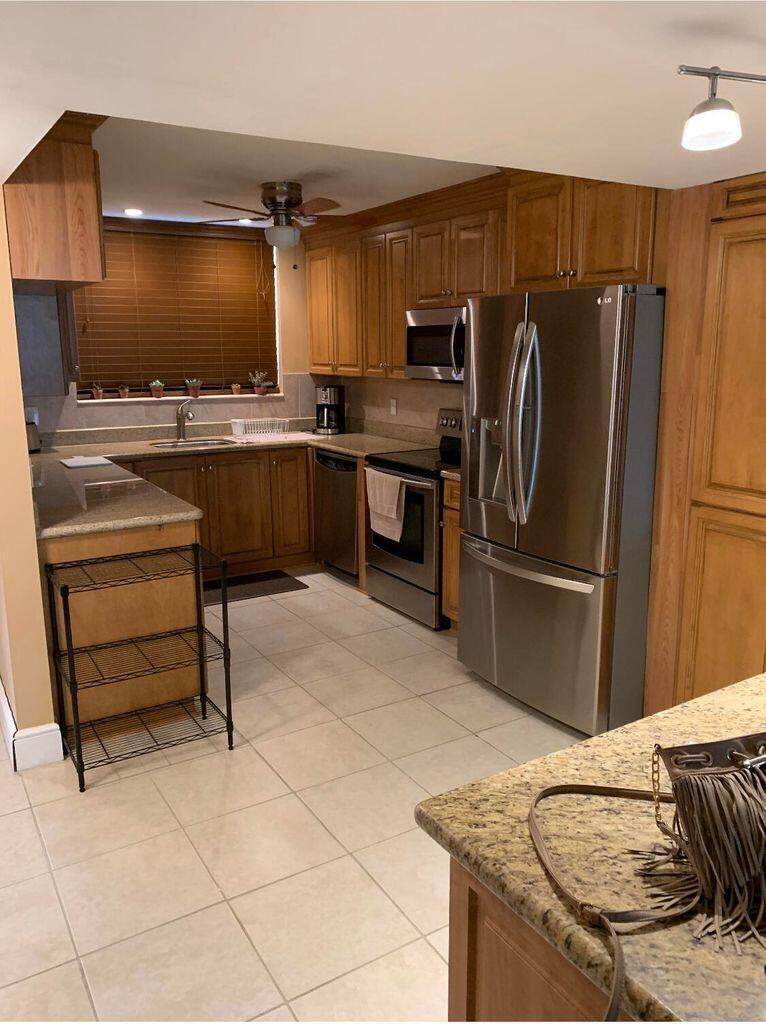 FOUNTAINS OF PALM BEACH CONDO 4 - Residential Lease