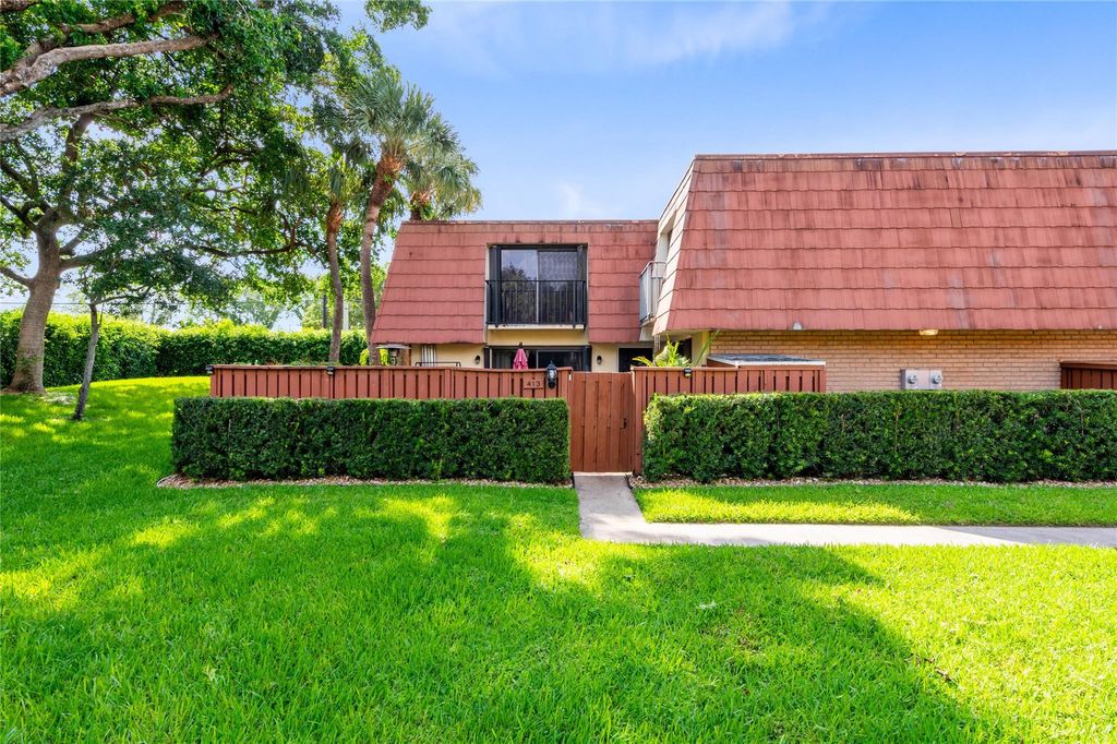 Photo of 413 Live Oak Lane #413, Boynton Beach, FL 33436 (MLS # F10513717)