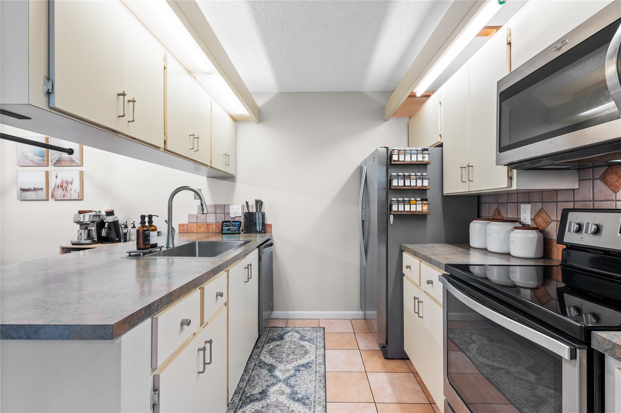 413 Live Oak Ln 413