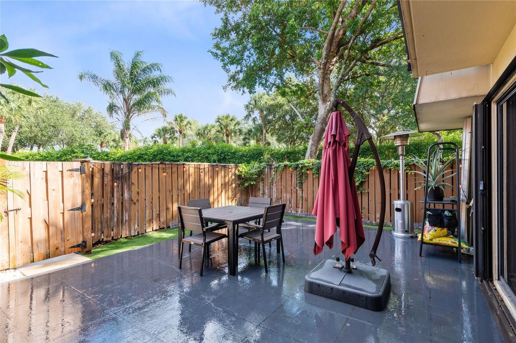 Photo of 413 Live Oak Lane #413, Boynton Beach, FL 33436 (MLS # F10513717)