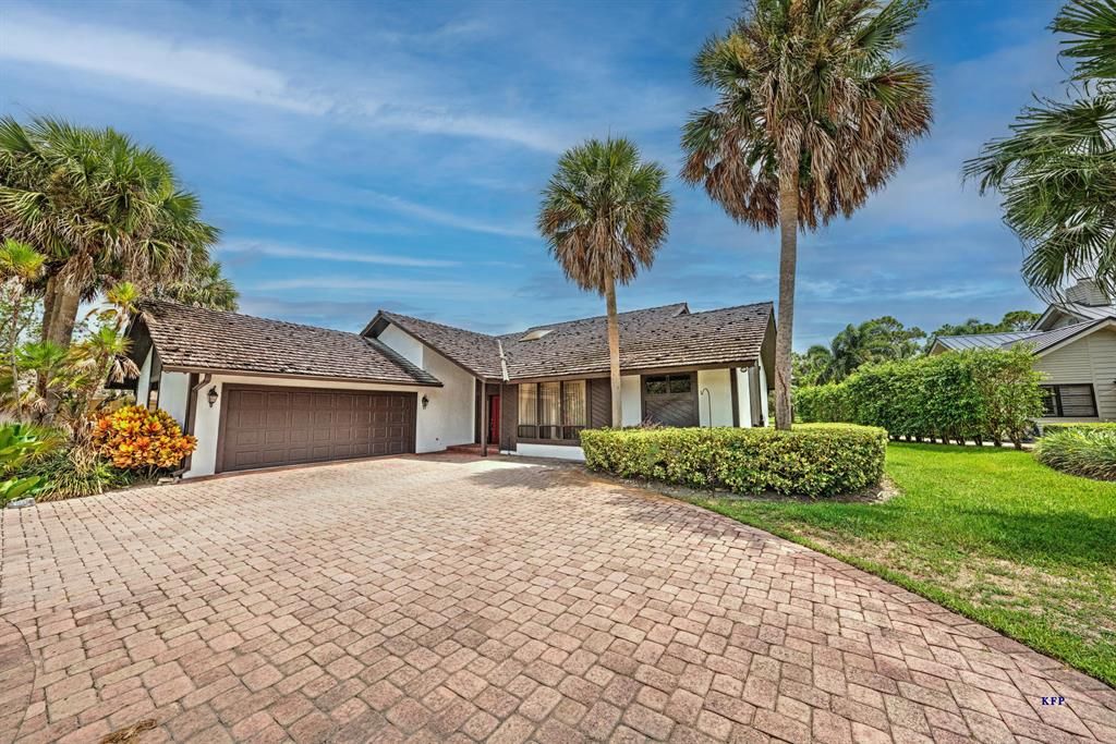 Photo of 5764 SE Glen Eagle Way Way, Stuart, FL 34997 (MLS # R10824436)