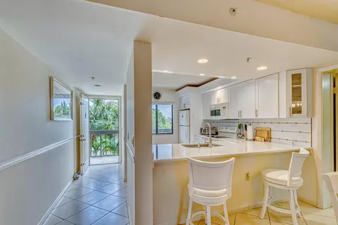 901 Seafarer Circle Unit 302, Jupiter, FL MLS: R10964182