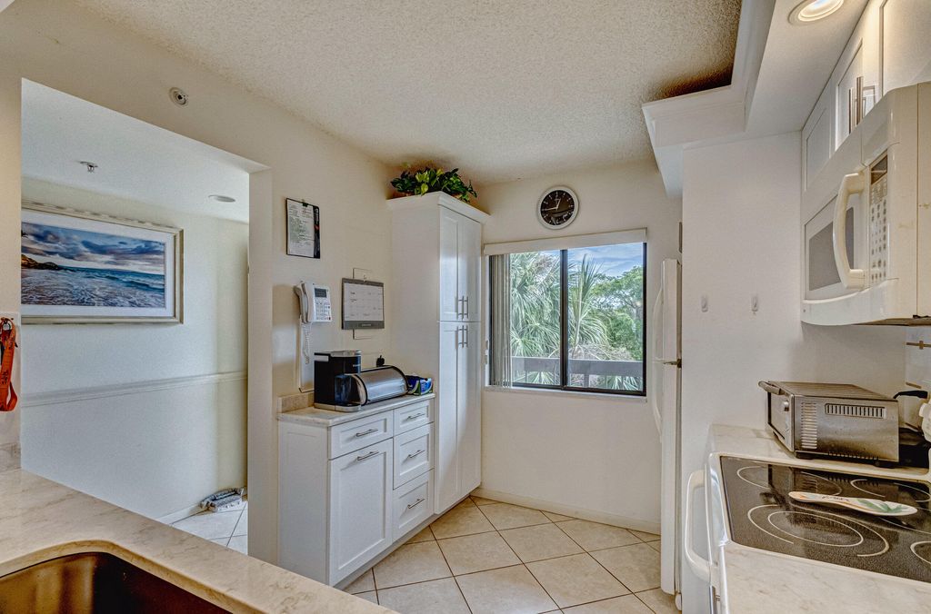 Photo of 901 Seafarer Cir #302, Jupiter, FL 33477 (MLS # R10964182)