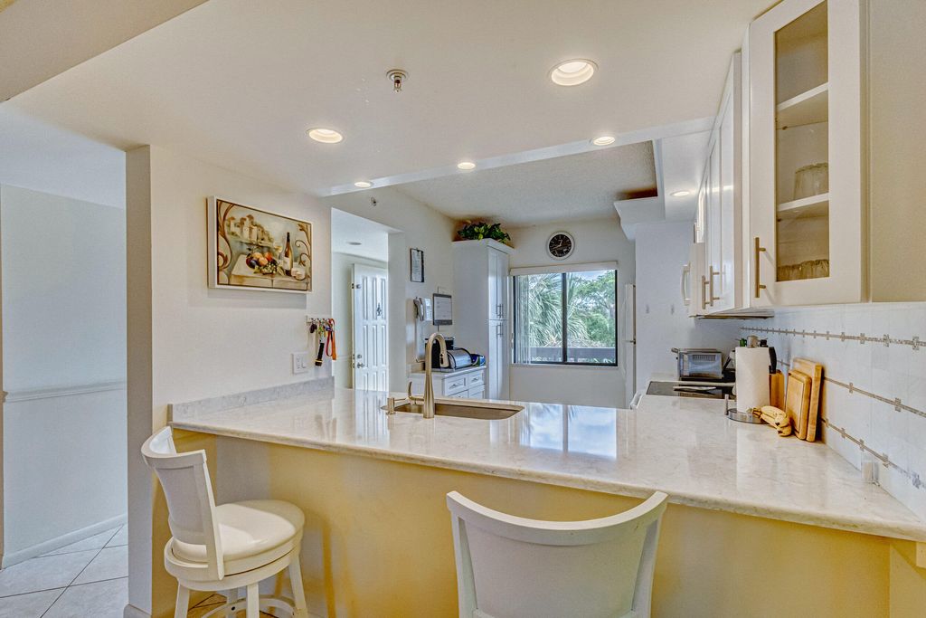 Photo of 901 Seafarer Cir #302, Jupiter, FL 33477 (MLS # R10964182)