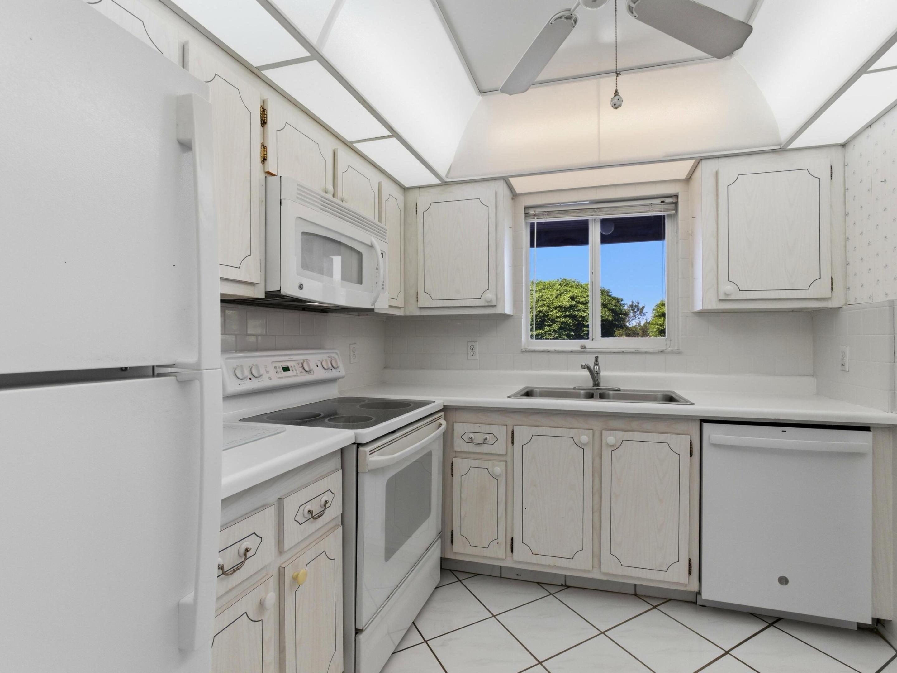 BOUNDBROOK CONDO S - Residential